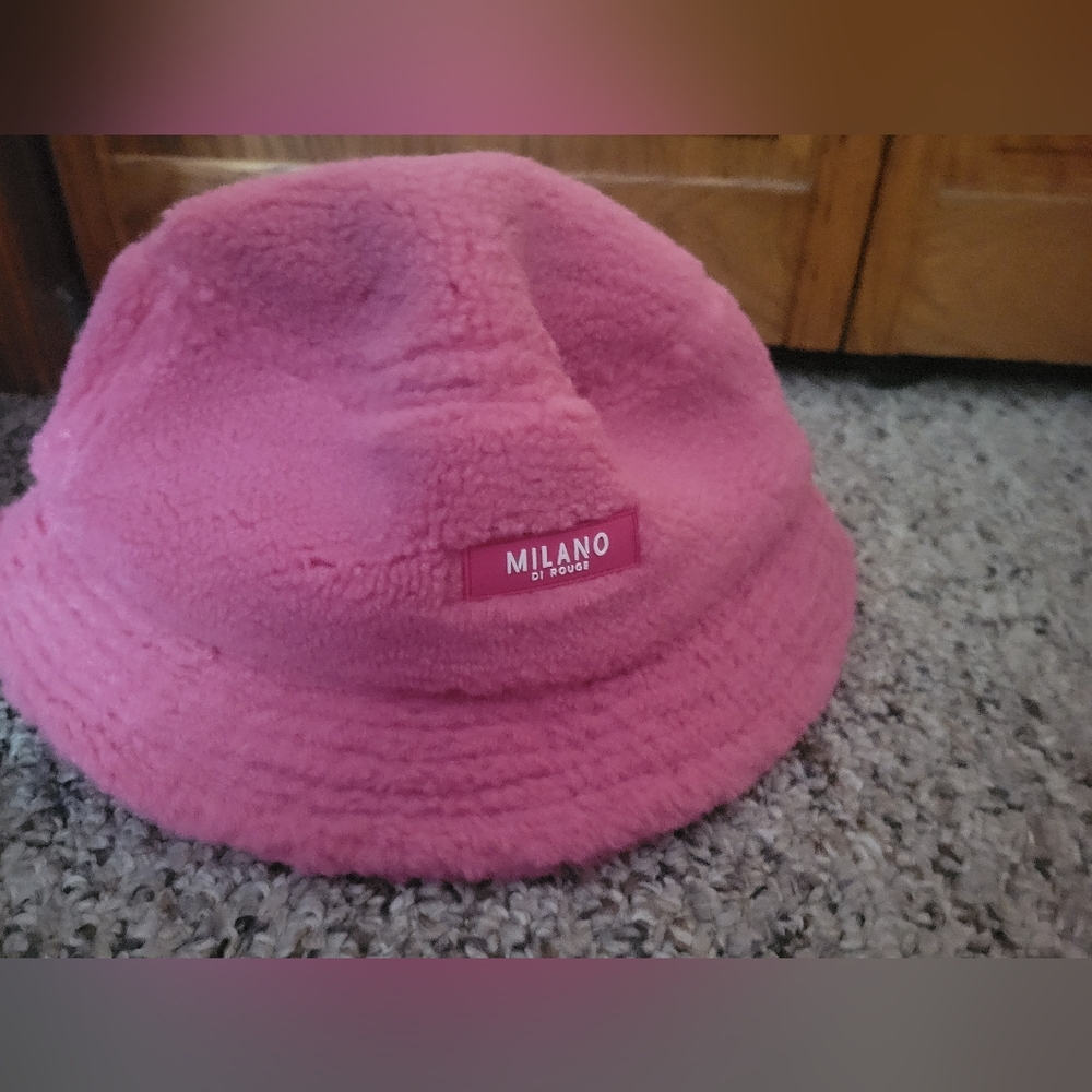 Milano Di Rouge NWT Fuzzy Pink Bucket Hat Size Medium Ladies